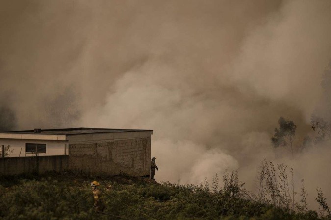 Um estudo publicado na revista The Lancet Planetary Health com 10 mil meninos e meninas de 10 países mostrou que 67% deles sentem-se tristes e com medo dos efeitos do aquecimento global e da perda de biodiversidade -  (crédito:  AFP)