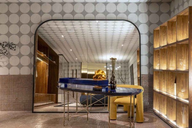 Os espelhos são parte importante do projeto do espaço Universo Anacrônico