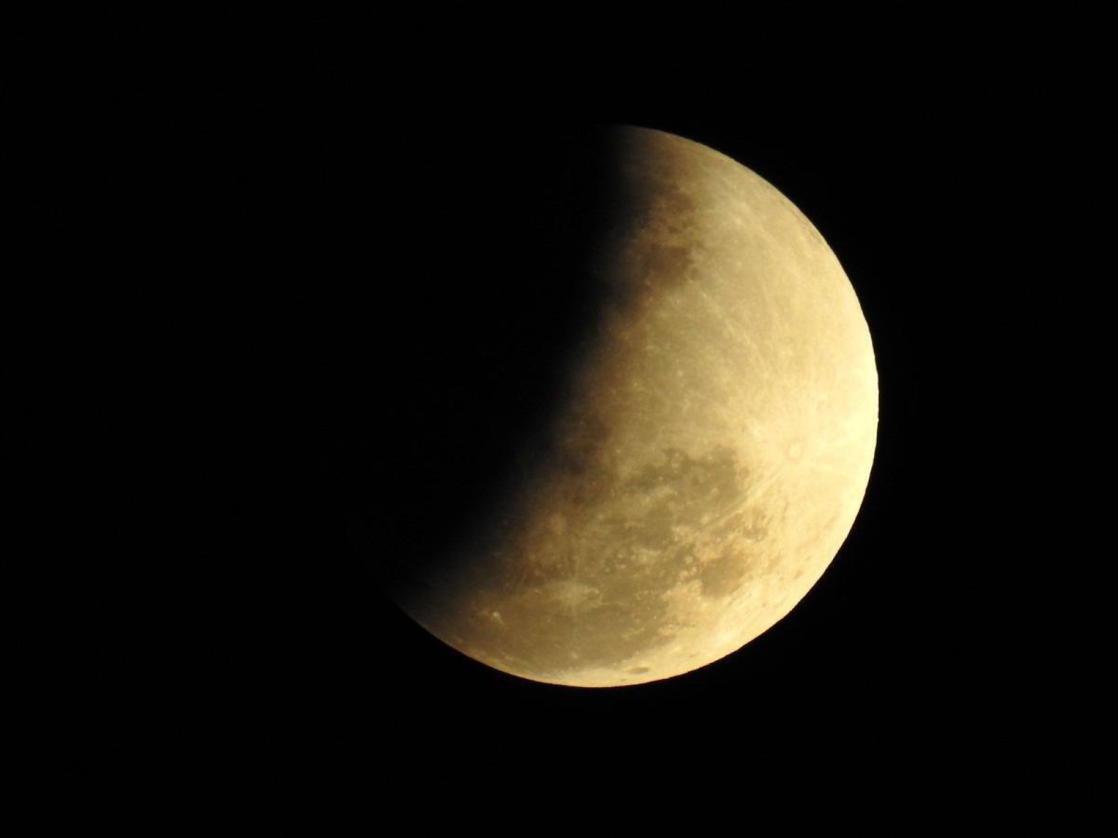 Eclipse parcial da Lua: saiba como acompanhar o fenômeno