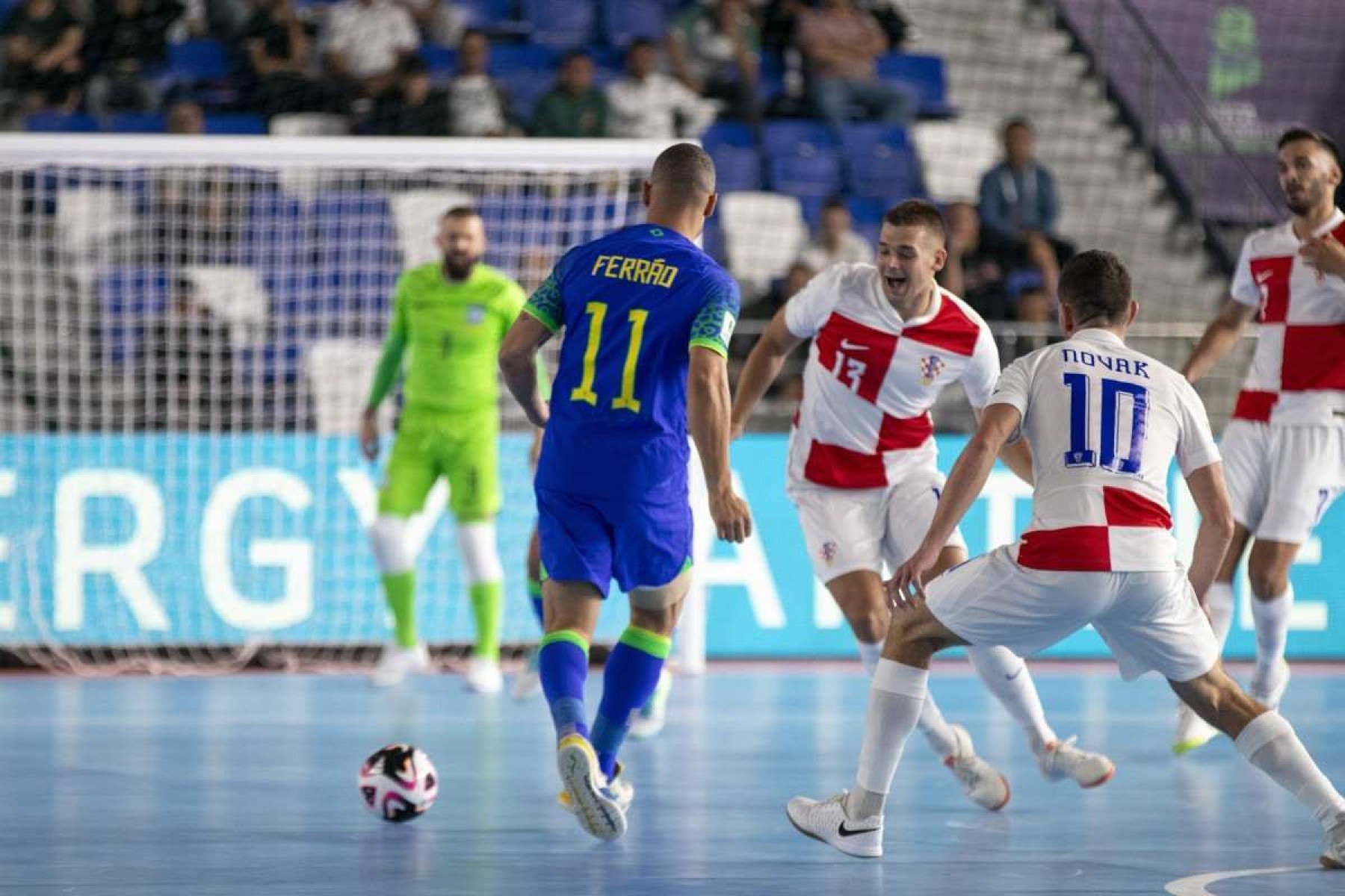 O pivô, atual jogador do time cazaque FC Semey, esteve em quadra novamente na última terça-feira (17/9), durante a vitória contra a Croácia