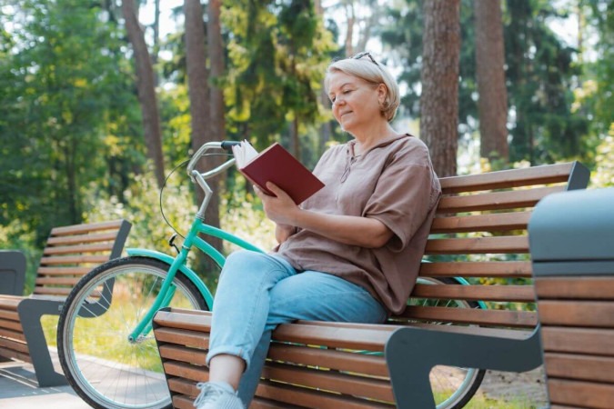 Livros sobre espiritualidade ajudam a desenvolver o autoconhecimento e a compreender as transformações da vida (Imagem; Juliya Shangarey | Shutterstock)  -  (crédito: EdiCase)