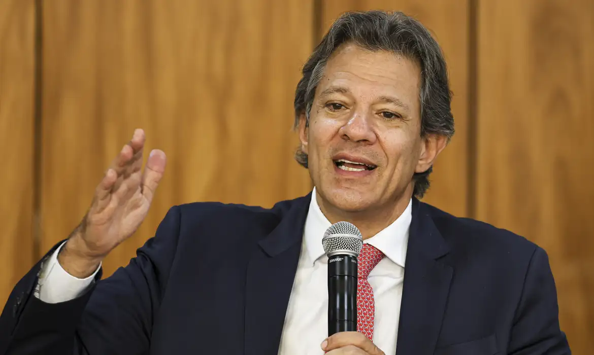 Corte de juros nos EUA veio um pouco atrasado, diz Haddad -  (crédito: EBC)