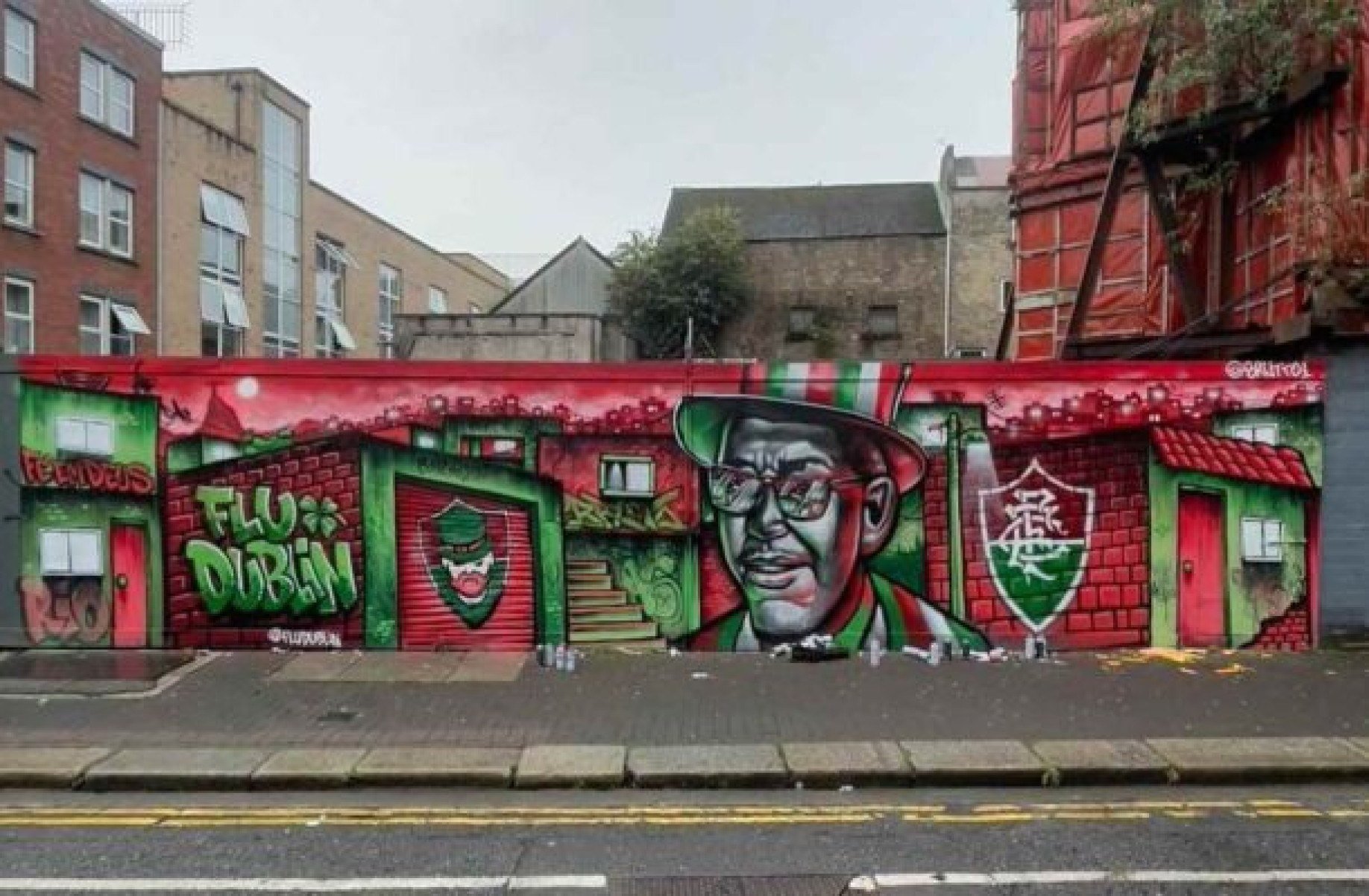 Tricolores produzem mural em homenagem ao Fluminense na Irlanda