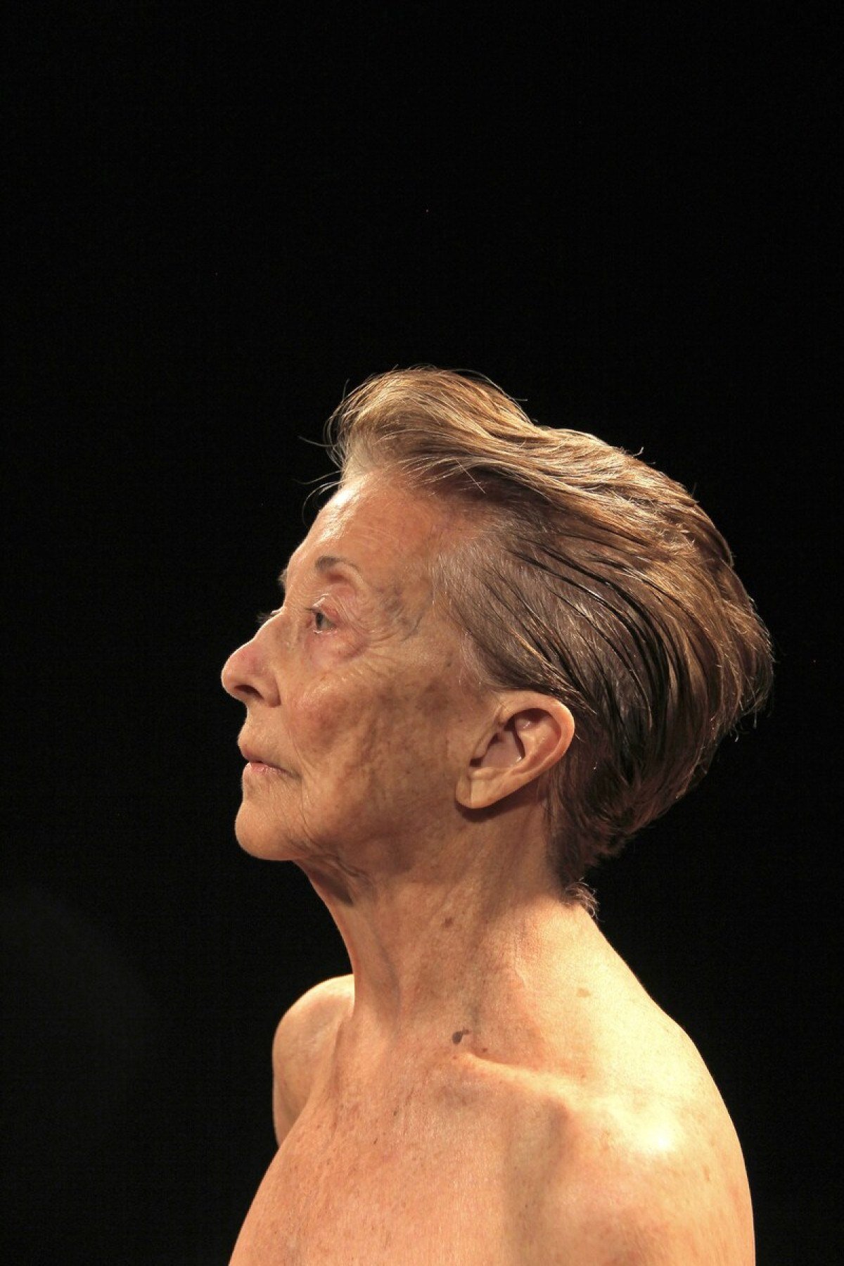 A escultura, performance/peça/espetáculo com Yara de Cunto e Giselle Rodrigues, de Adriano Guimarães