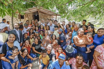 Antes da cerimônia para entrega do acordo, o presidente Lula visitou a comunidade de Mamuna, também em Alcântara, Maranhão -  (crédito: Ricardo Stuckert/PR)