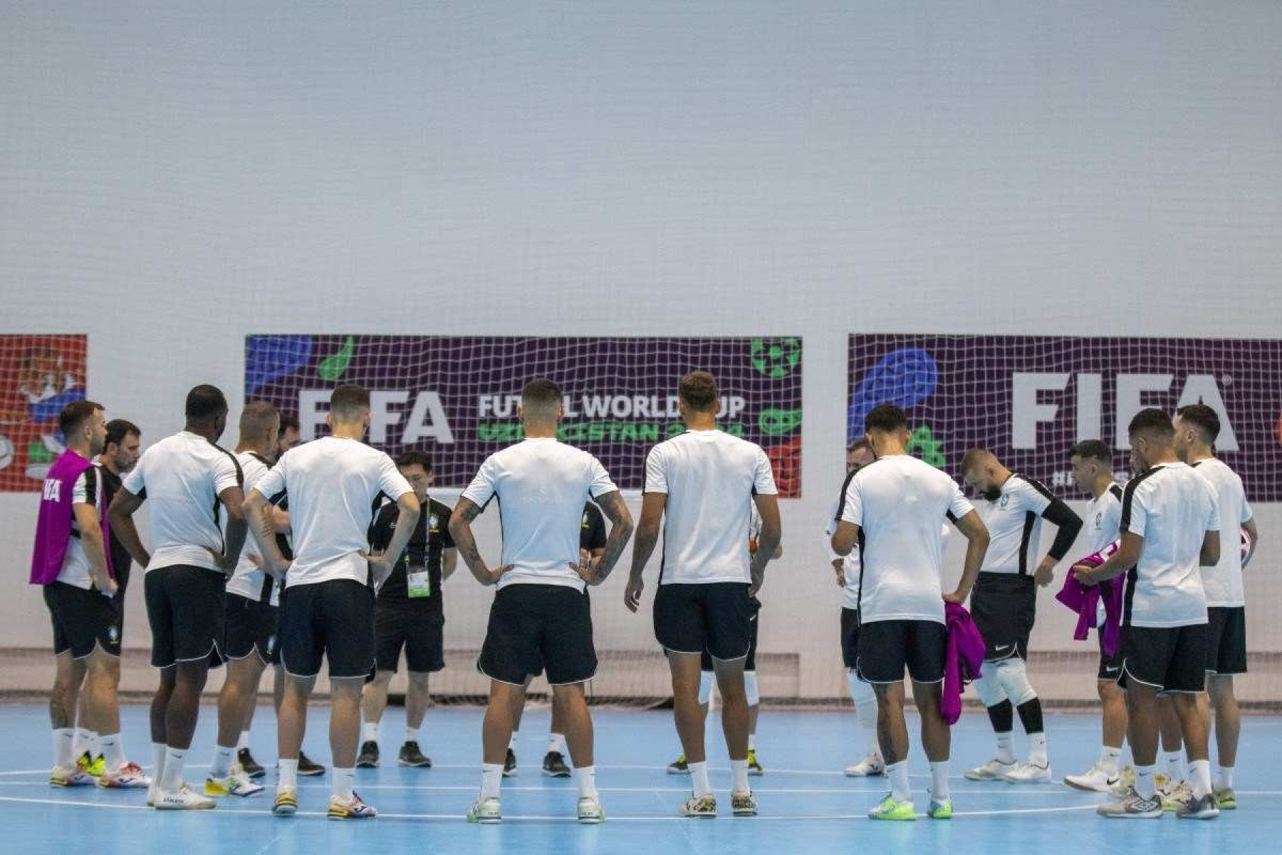 Copa do Mundo de Futsal: Brasil enfrenta Tailândia pela ponta do Grupo B