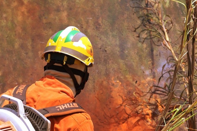  19/09/2024 Credito: Ed Alves/CB/DA.Press. Cidades. Incendio no Nucleo Santos Dumont - Proximo ao Vale do Amanhecer - e perto na DF 130. 