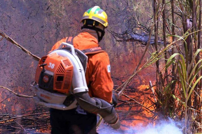  19/09/2024 Credito: Ed Alves/CB/DA.Press. Cidades. Incendio no Nucleo Santos Dumont - Proximo ao Vale do Amanhecer - e perto na DF 130. 