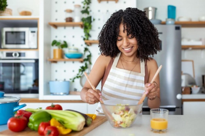 O cuidado com a alimentação ajuda a proteger a saúde da poluição (Imagem: Photoroyalty | Shutterstock) -  (crédito: EdiCase)