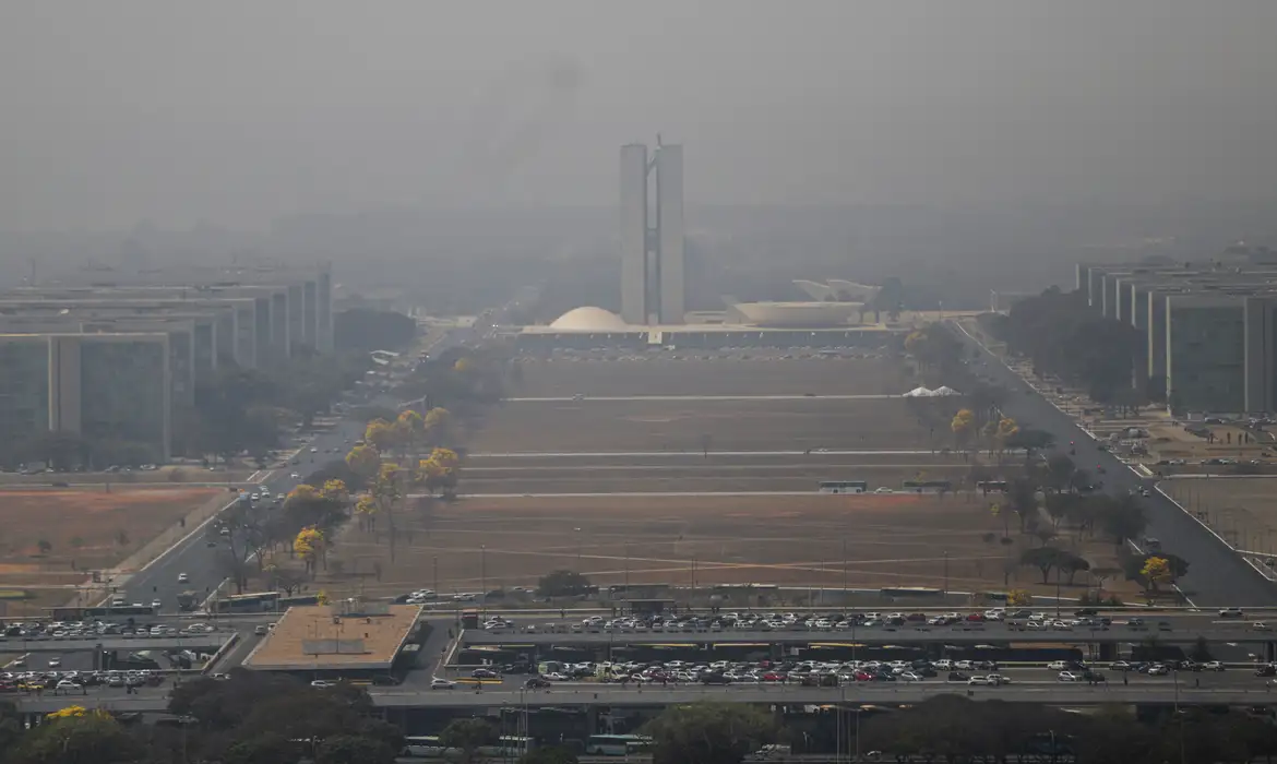 Poluição do ar em Brasília cresceu 350 vezes durante incêndio -  (crédito: EBC)