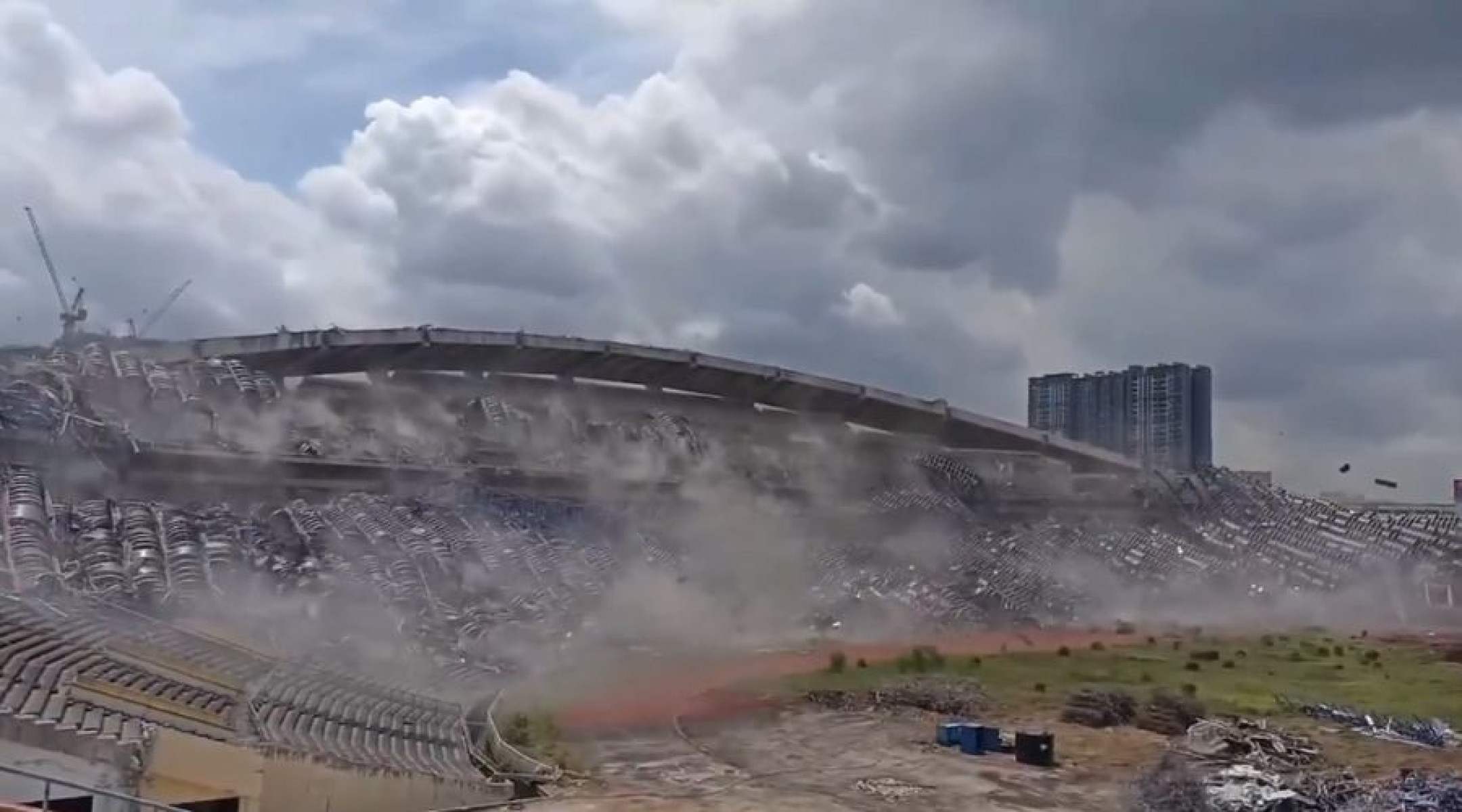 Estádio com 80 mil lugares é demolido para reforma; veja vídeo -  (crédito: No Ataque Internacional)