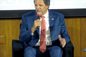 Ministro da Fazenda, Fernando Haddad,  durante  Palestra sobre 'Os desafios da Economia e as perspectivas da Política no Brasil', no auditório István Jancsó da Biblioteca Brasiliana Guita e José Mindlin ( BBM ), da USP -  (crédito:  Reprodução/USP)