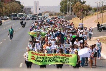Enfermeiros do DF anunciam paralisação. Categoria cobra isonomia salarial e melhores condições de trabalho - (crédito: Divulgação/SindEnfermeiros) Enfermeiros do DF anunciam paralisação. Categoria cobra isonomia salarial e melhores condições de trabalho - (crédito: Divulgação/SindEnfermeiros)