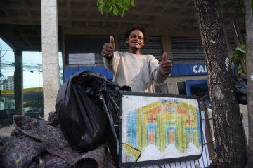 Homem em situação de rua vira artista no Belvedere e chama atenção - Gladyston Rodrigues/EM/D.A. Press. Brasil. Belo Horizonte-MG