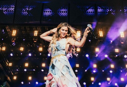 A cantora britânica Joss Stone fez um show muito elogiado, no estilo elegante, com pés descalços e sem sexualização da apresentação,  e com a voz poderosa de sempre no Rock in Rio em 19/9. 

 -  (crédito:  Instagram Joss Stone )