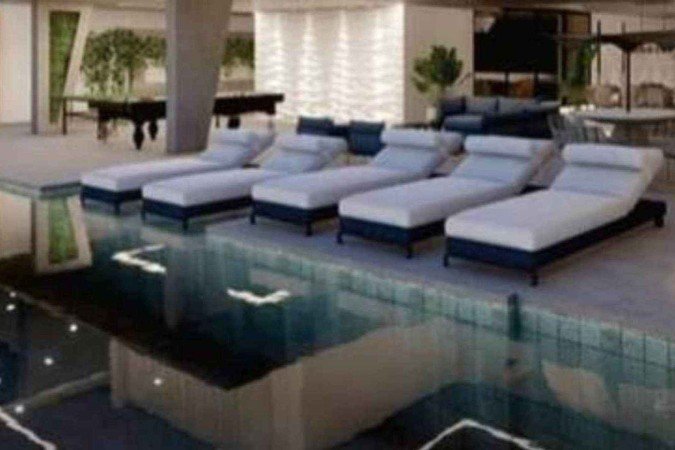 A área externa permite uma vista deslumbrante da praia e garante um design contemporâneo