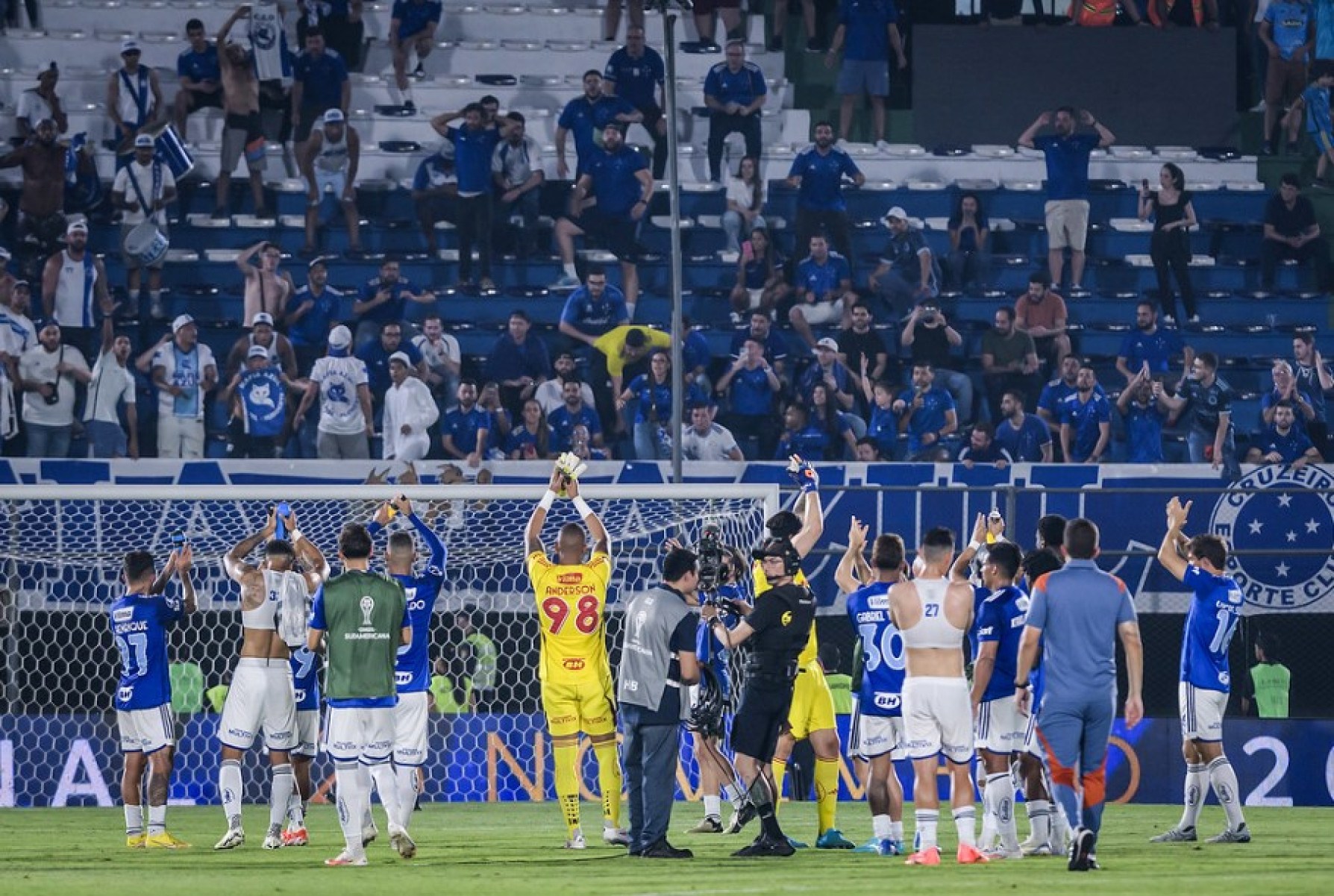 Famoso narrador usa expressões racistas em transmissão de jogo do Cruzeiro -  (crédito: No Ataque Internacional)