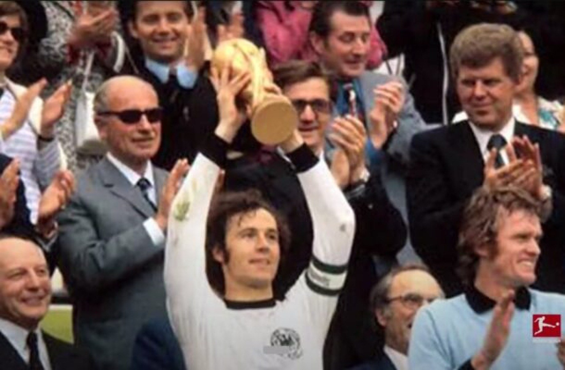 Praça do estádio do Bayern de Munique receberá nome de Beckenbauer em janeiro -  (crédito: Foto: Reprodução/Youtube Bundesliga)