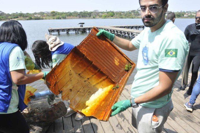  Um tanquinho também foi encontrado no fundo do lago