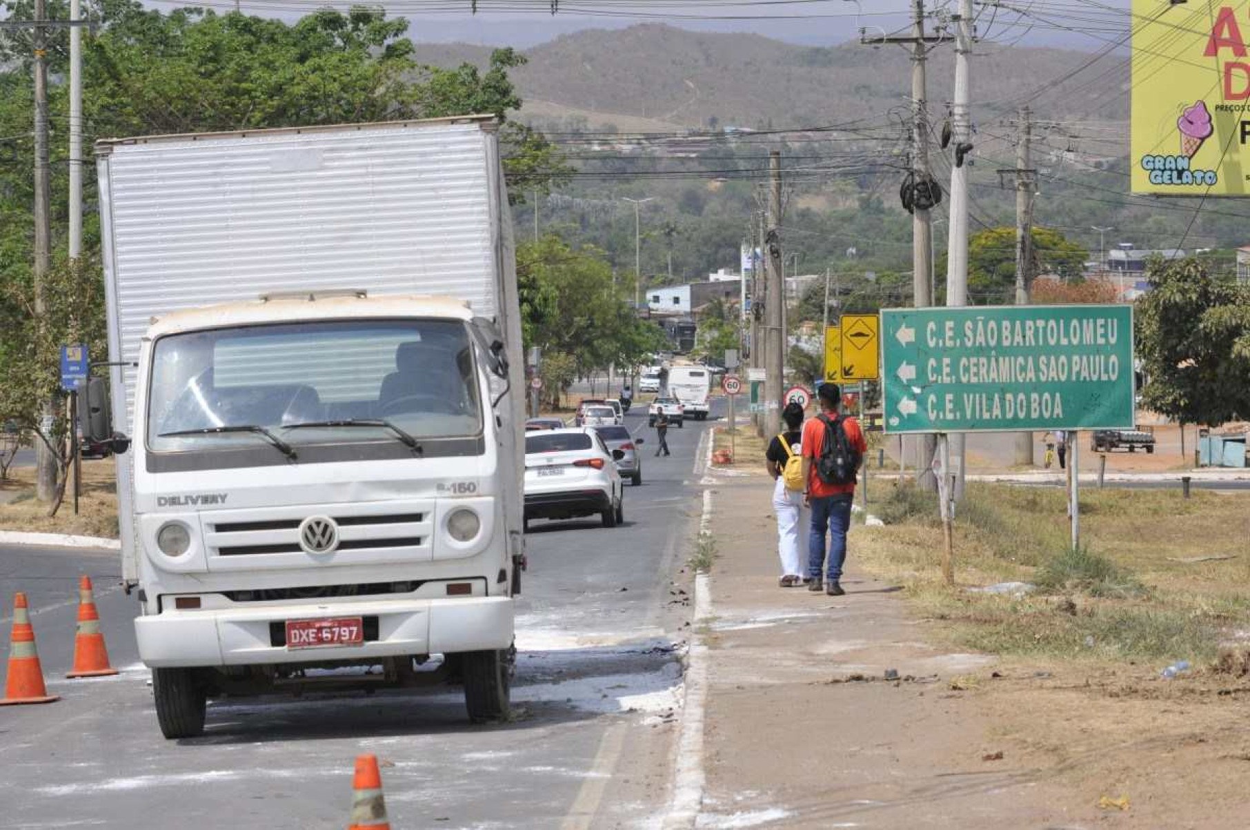 A tragédia teve início na entrada de São Sebastião, quando os dois caminhões colidiram entre si