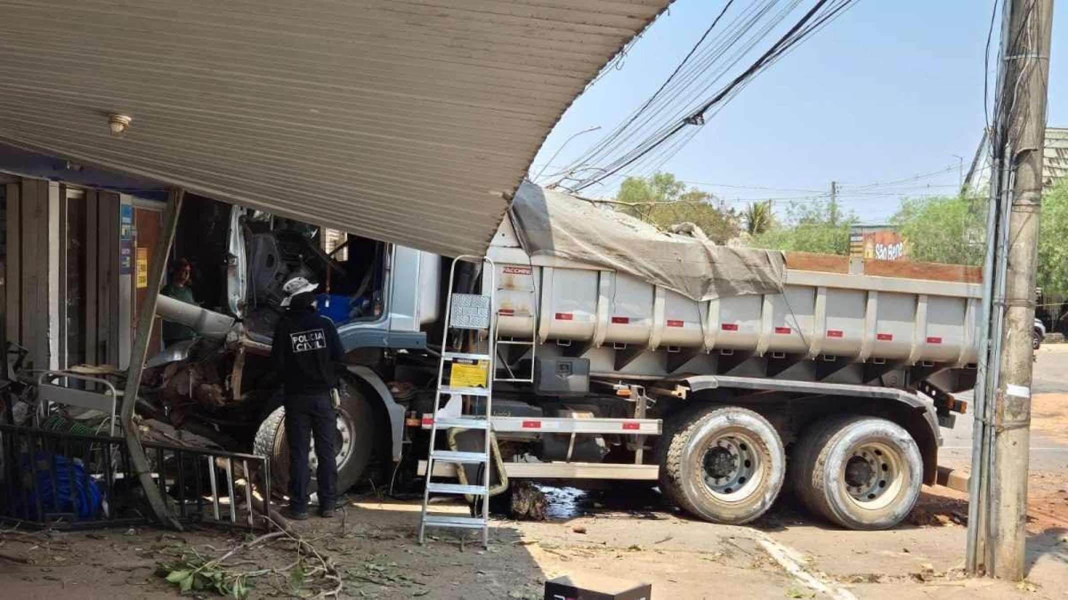 Acidente com caminhão em São Sebastião neste sábado (21/9)