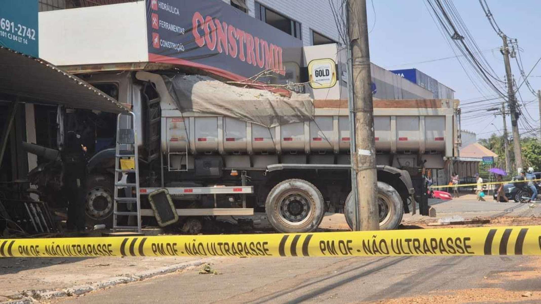 Acidente com caminhão em São Sebastião neste sábado (21/9)