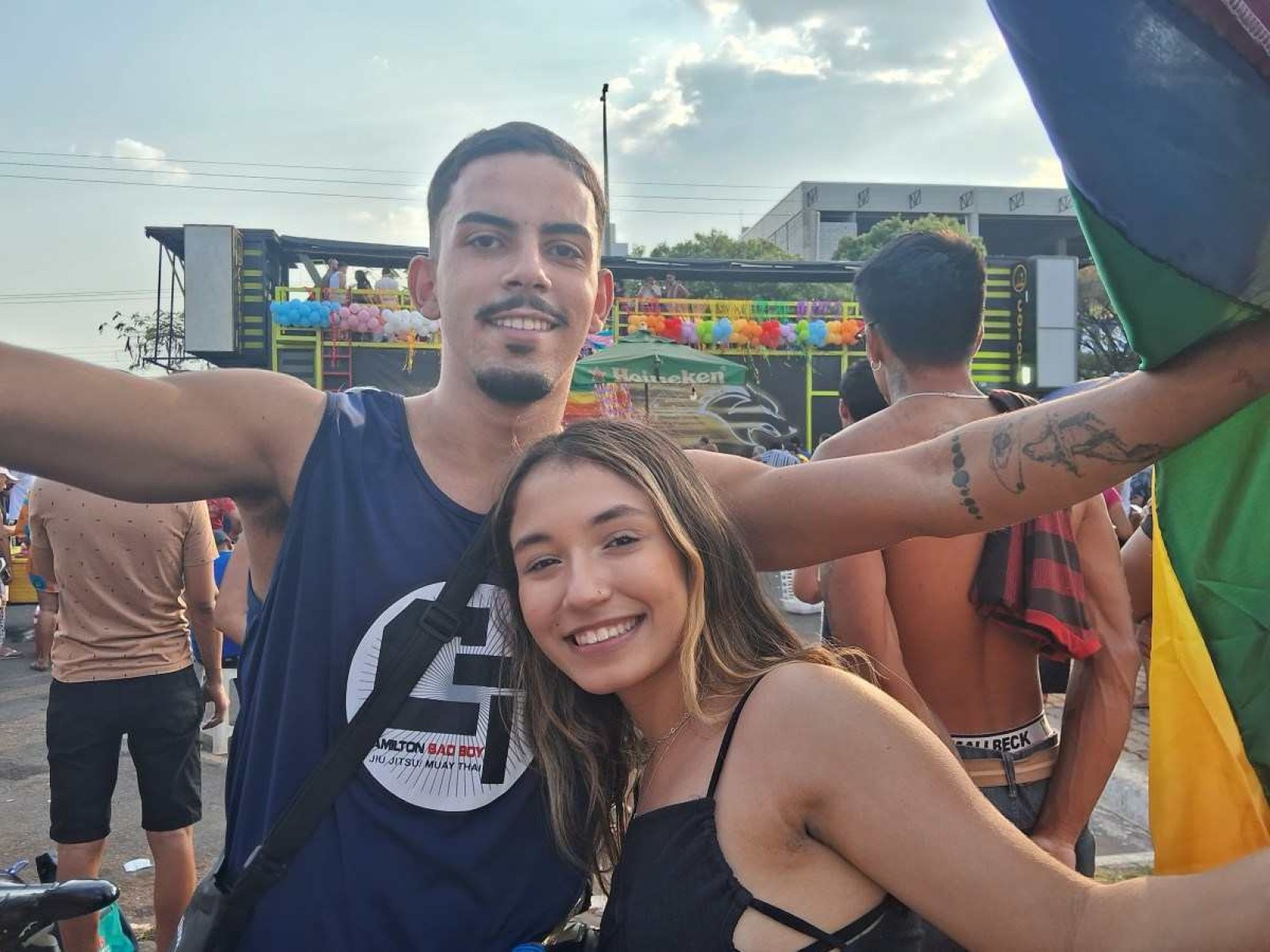 Casal hetero prestigia: estudante Ludmilla Oliveira e faxineiro Jofre Vilarinho jr Parada lgbtqiapn+ de Ceilândia