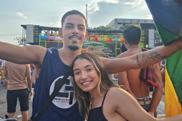 Casal hetero prestigia: estudante Ludmilla Oliveira e faxineiro Jofre Vilarinho jr Parada lgbtqiapn+ de Ceilândia -  (crédito: Ricardo Daehn)