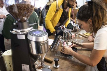 Os estoques de café no Vietnã estão 'quase esgotados' e ainda faltam dois meses para uma nova temporada de colheita -  (crédito: Getty Images)