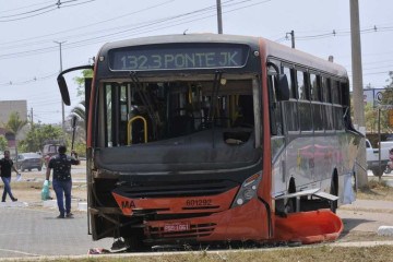 Surama Casais estava no ônibus que foi atingido pelo caminhão desgovernado e sofreu uma fissura na costela -  (crédito: Minervino Júnior/CB/D.A.Press)