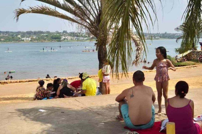 População no domingo no lago Paranoá - (crédito: Alan Resah) População no domingo no lago Paranoá - (crédito: Alan Resah)