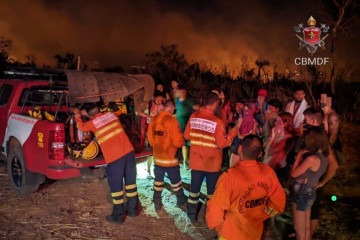 O grupo de banhistas foi localizado pelos bombeiros em aproximadamente uma hora e 30 minutos -  (crédito: Divulgação/Corpo de Bombeiros do Distrito Federal)