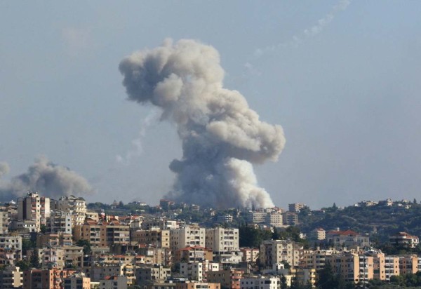 Ofensiva de Israel provocou terror e causou morte de centenas de pessoas no L&iacute;bano nesta segunda-feira (23/9)       -  (crédito: Mahmoud ZAYYAT / AFP)