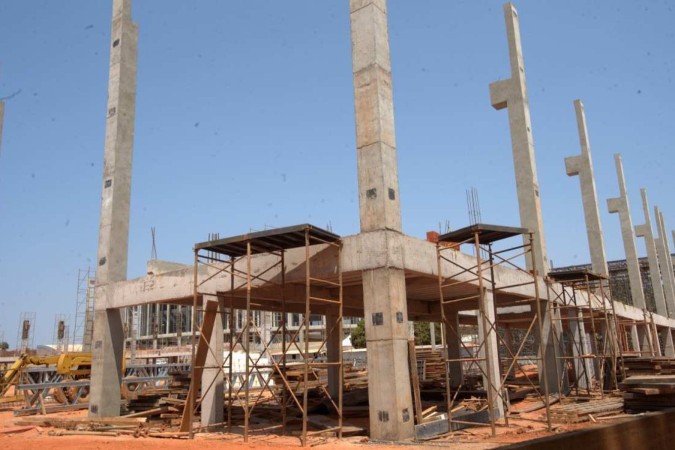 Obra proximo ao Estadio Mané Garrincha está com alvarás suspensos. -  (crédito:  Ed Alves/CB/DA.Press)