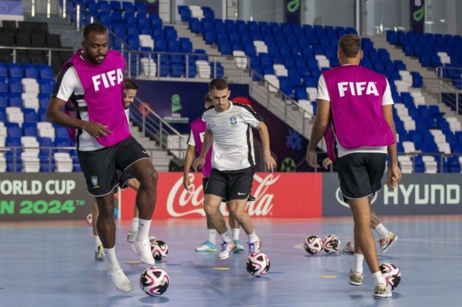 O Brasil finalizou a preparação para o confronto após sessão de treinamento realizada no próprio local do jogo, nesta segunda-feira (23), no Complexo Esportivo de Bukhara -  (crédito: Leto Ribas / CBF)