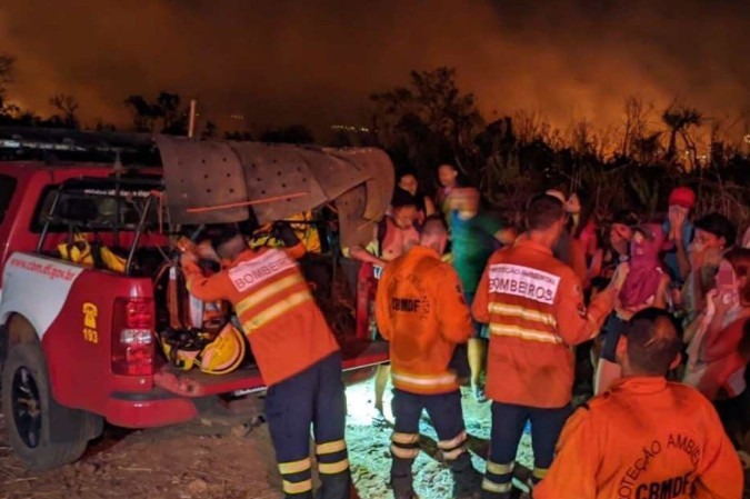 O grupo de banhistas foi localizado pelos bombeiros em aproximadamente uma hora e 30 minutos -  (crédito: Divulgação/Corpo de Bombeiros do Distrito Federal)