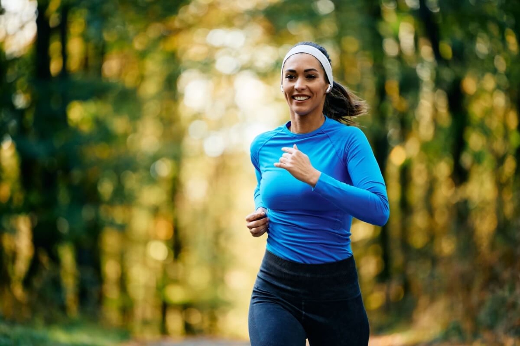 A corrida é um esporte acessível e traz diversos benefícios para a saúde (Imagem: Drazen Zigic | Shutterstock) -  (crédito: EdiCase)