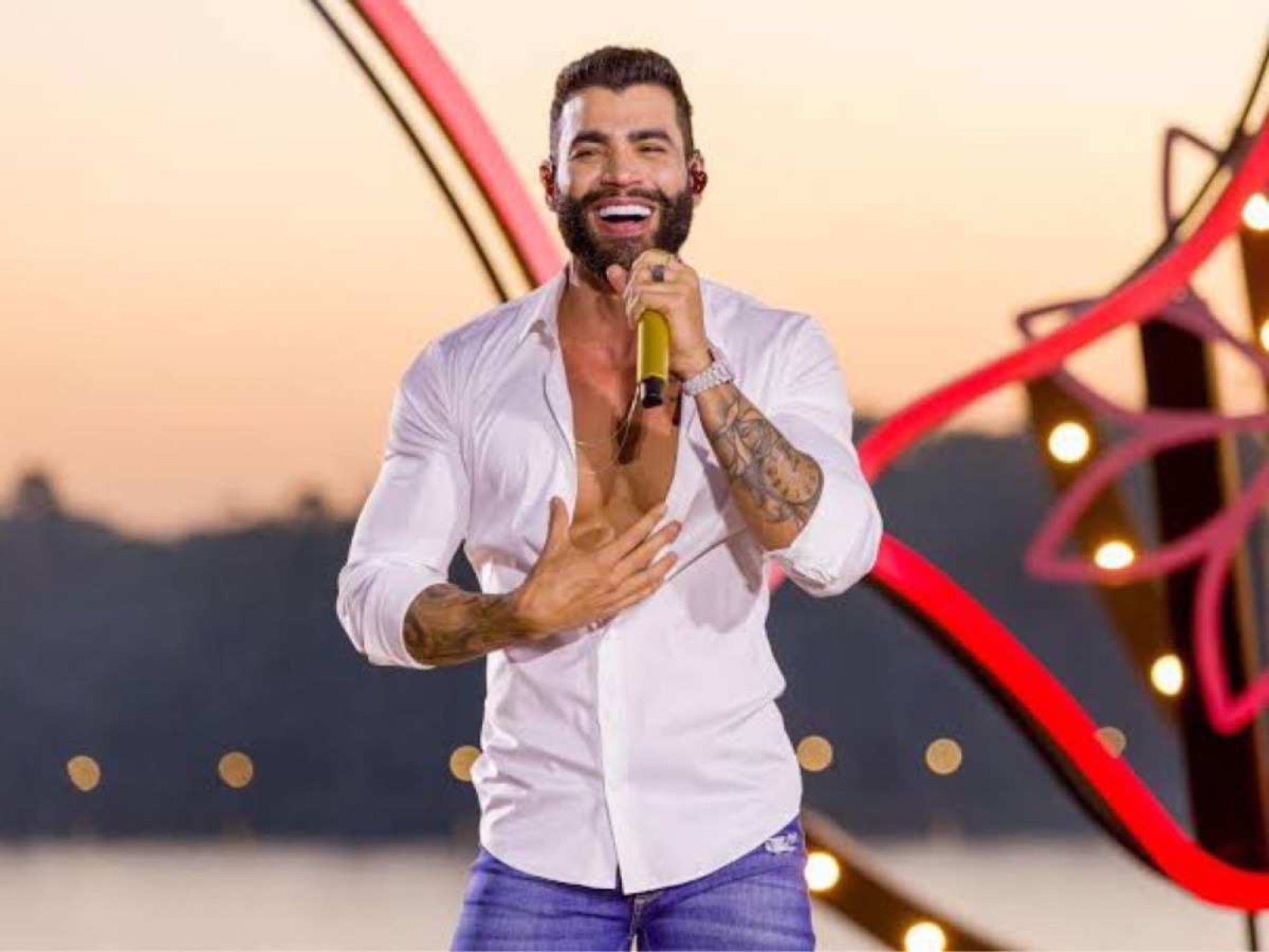 Gusttavo Lima saiu do país para evitar que fosse preso, afirma jornalista
