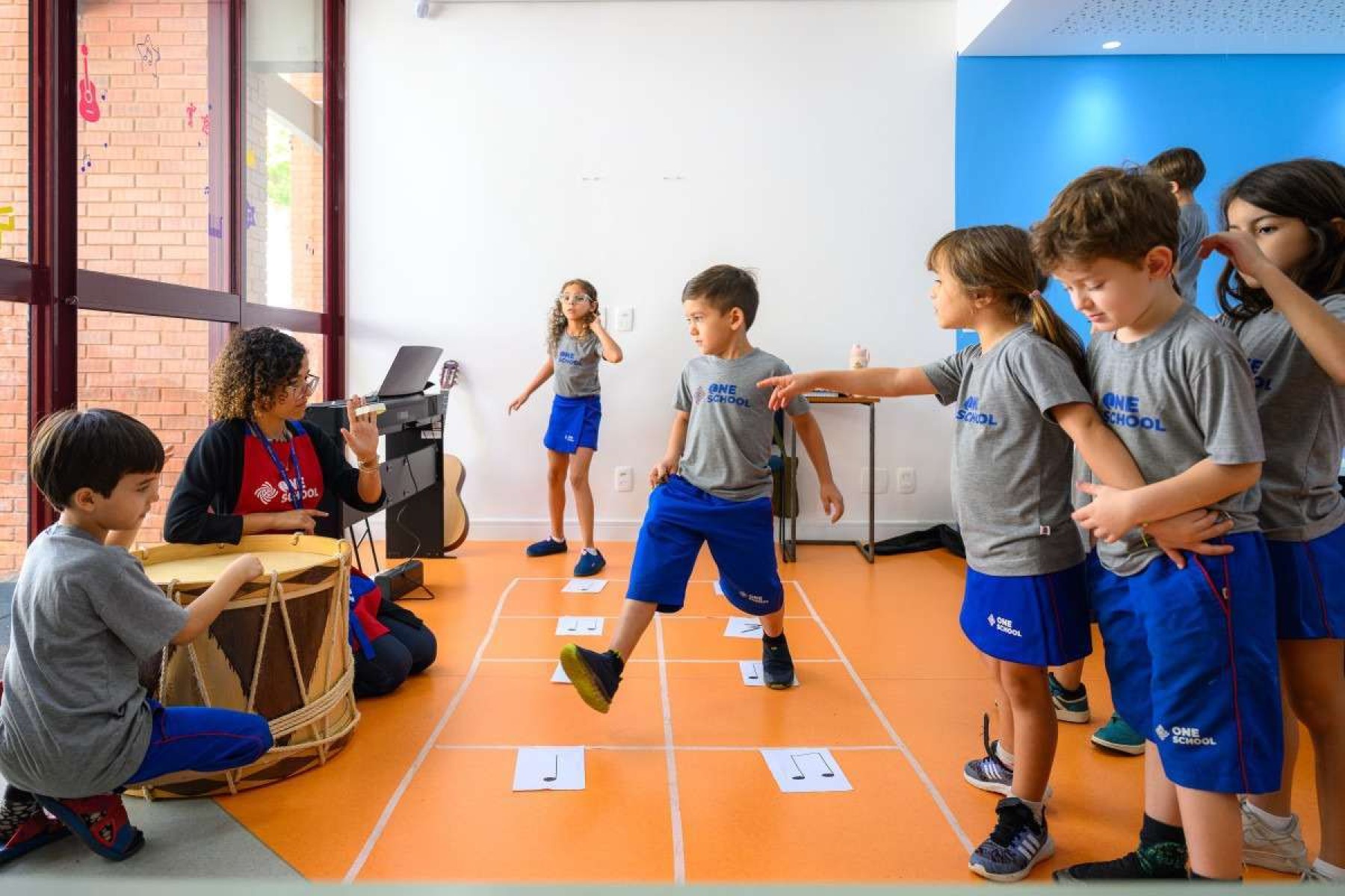 Educação bilíngue integral com protagonismo na aprendizagem