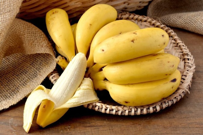 O consumo de banana traz diversos benefícios para a saúde (Imagem: itaci | Shutterstock) -  (crédito: EdiCase)