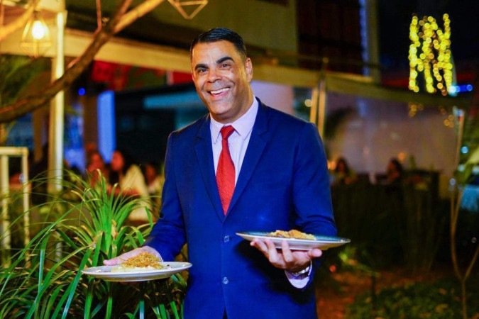  2024. gastronomia. Favas Contadas. Ivanildo Raimundo de Carvalho socio do Dudu Bar.