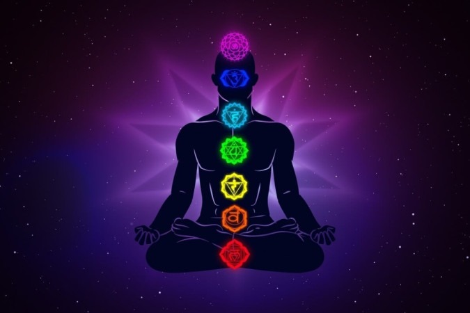 Terapia energética ajuda a alinhar os chakras e aumenta o bem-estar do corpo (Imagem: Silver Place | Shutterstock) -  (crédito: EdiCase)