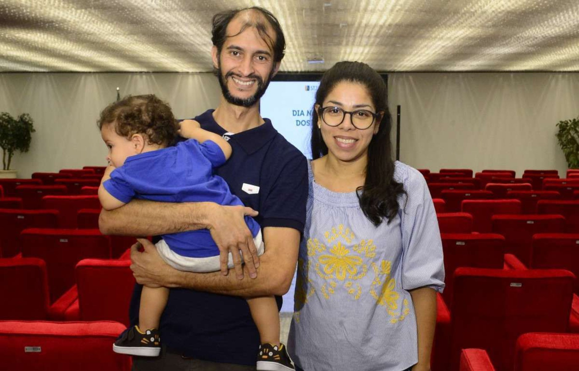 Bruno Vinicius Soares, a esposa Jeovana Soares e o filho Ismael