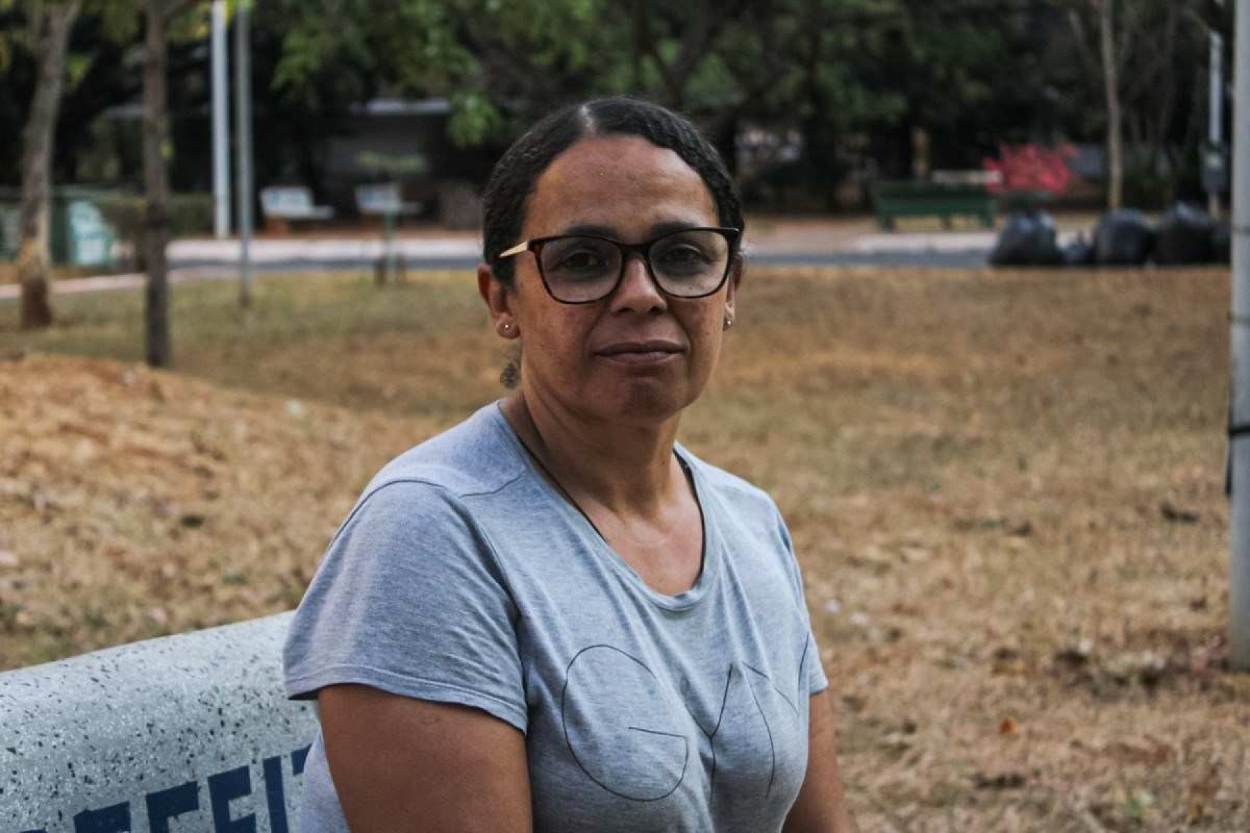 Evany Baldes, de Samambaia, observa que pessoas jogam lixo nas ruas