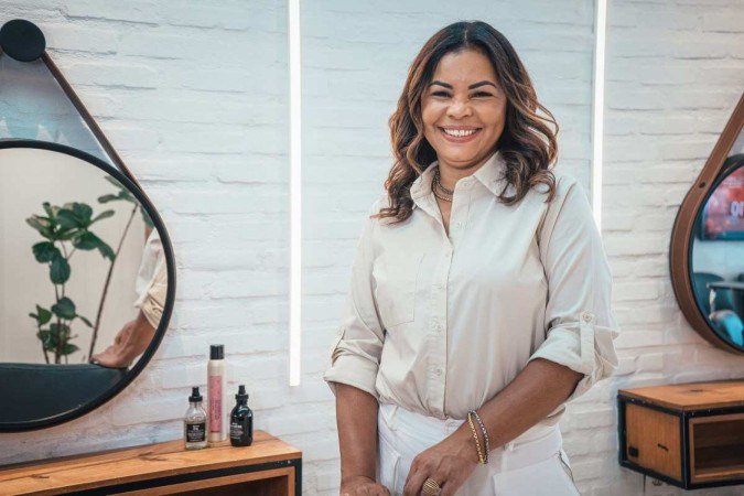 Andrea Gomes de Oliveira é finalista de renomado concurso internacional de cabeleireiros