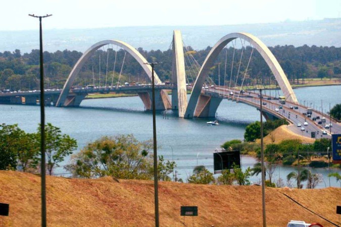  25/09/2024 Credito: Ed Alves/CB/DA.Press. Cidades. Ponte JK. Isto É Brasilia. Lago Paranoa.  -  (crédito:  Ed Alves/CB/DA.Press)