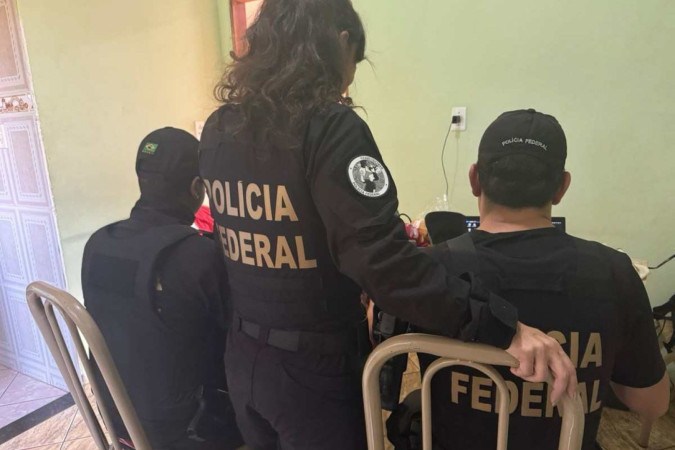 Até o momento, foram cumpridos 141 mandados de busca e apreensão em 23 unidades da Federação. 56 pessoas foram presas em flagrante, sendo três delas no DF -  (crédito: PF/Divulgação)