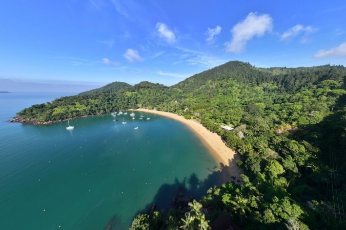 Ubatuba, no litoral Norte de São Paulo, encanta com sua exuberante natureza, rica cultura e mais de 100 praias (Imagem: Bruno Amir Imagens | Shutterstock) -  (crédito: EdiCase)