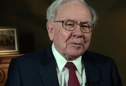 Mesmo sendo atualmente o 9º homem mais rico do mundo, o investidor e filantropo Warren Buffett, um dos mais famosos economistas, optou por não deixar esse patrimônio para nenhum de seus três filhos. -  (crédito: wikimedia commons USA International Trade Administration)