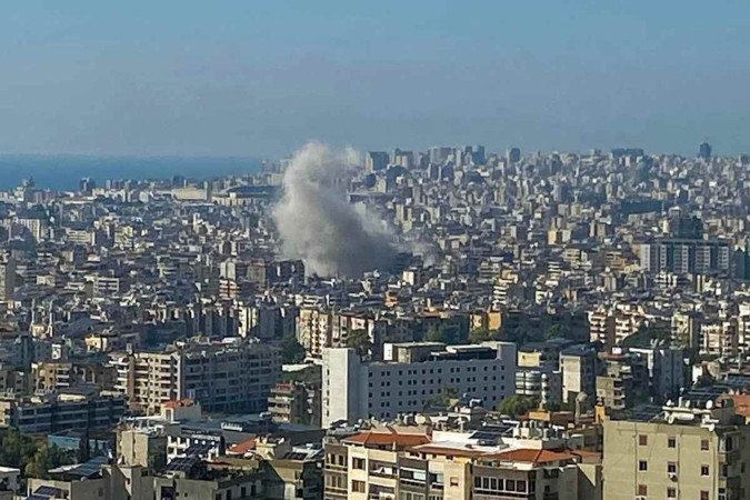 Ataque israelita, ontem à tarde, num subúrbio xiita, no sul da capital libanesa, Beirute: foi morto Muhammad Hussein Srour, comandante do Comando Aéreo do Hezbollah 
